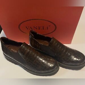 NWT Vaneli  Women’s Crocodile Pattern Brown Loafers
